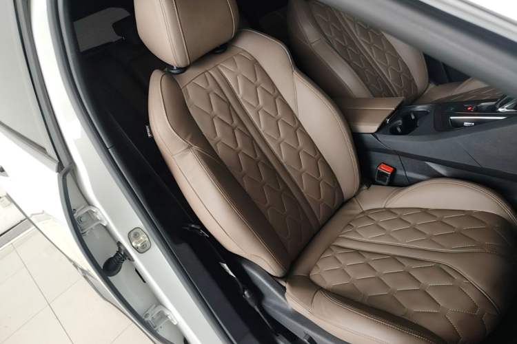 Used Peugeot 5008 2017 380THP 7-Seater Luxury GT Edition Right Front Seat