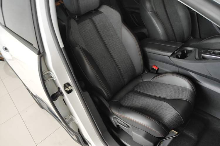 Used Peugeot 5008 2017 350THP 7-Seater Elite Edition Right Front Seat