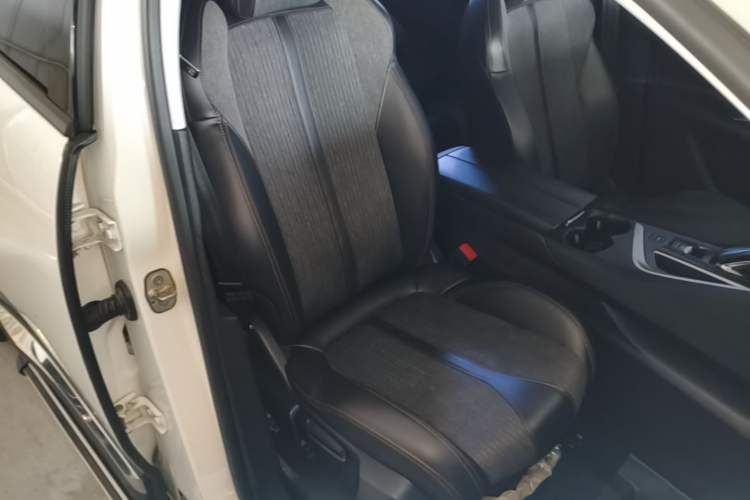 Used Peugeot 5008 2017 350THP 7-Seater Elite Edition Right Front Seat