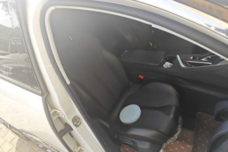 Used Peugeot 5008 2017 380THP 7-Seater Elite Edition Right Front Seat