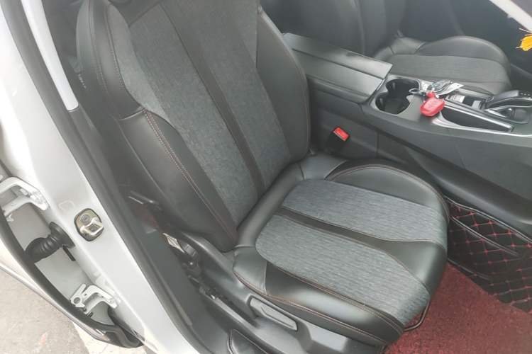 Used Peugeot 5008 2017 350THP 7-Seater Elite Edition Right Front Seat