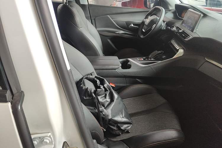 Used Peugeot 5008 2017 380THP 5-Seater Elite Edition Right Front Seat