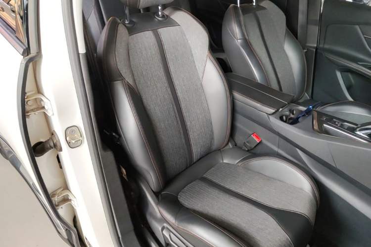 Used Peugeot 5008 2017 350THP 7-Seater Elite Edition Right Front Seat
