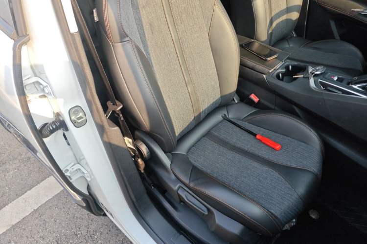 Used Peugeot 5008 2017 350THP 7-Seater Elite Edition Right Front Seat