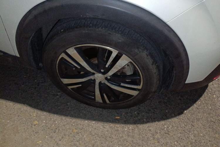 Used Peugeot 5008 2017 350THP 7-Seater Elite Edition Right Front Wheel Hub