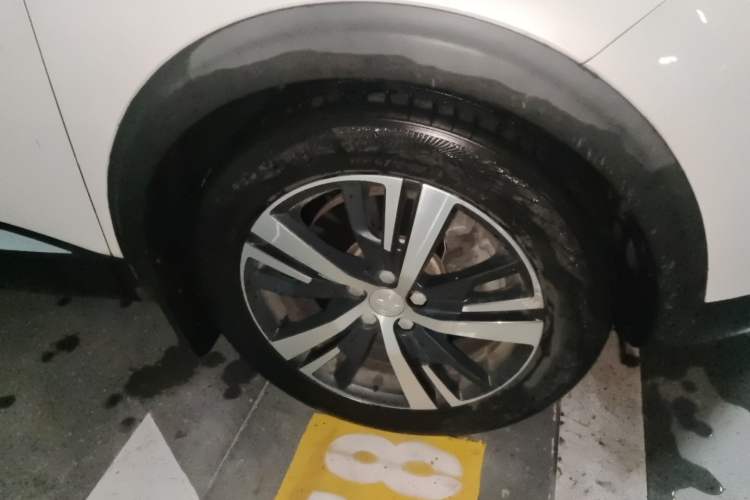 Used Peugeot 5008 2017 380THP 7-Seater Elite Edition Right Front Wheel Hub