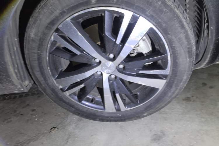 Used Peugeot 5008 2017 380THP 7-Seater Elite Edition Right Front Wheel Hub