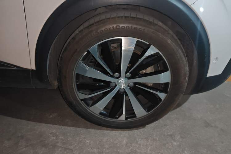 Used Peugeot 5008 2017 380THP 7-Seater Luxury Edition Right Front Wheel Hub