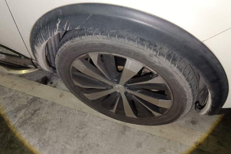 Used Peugeot 5008 2017 380THP 7-Seater Luxury Edition Right Front Wheel Hub