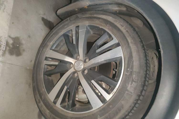 Used Peugeot 5008 2017 380THP 7-Seater Elite Edition Right Front Wheel Hub