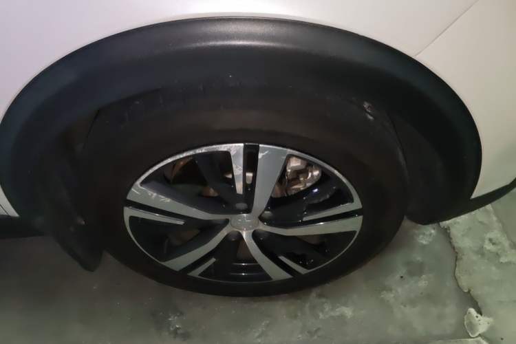 Used Peugeot 5008 2017 350THP 7-Seater Elite Edition Right Front Wheel Hub