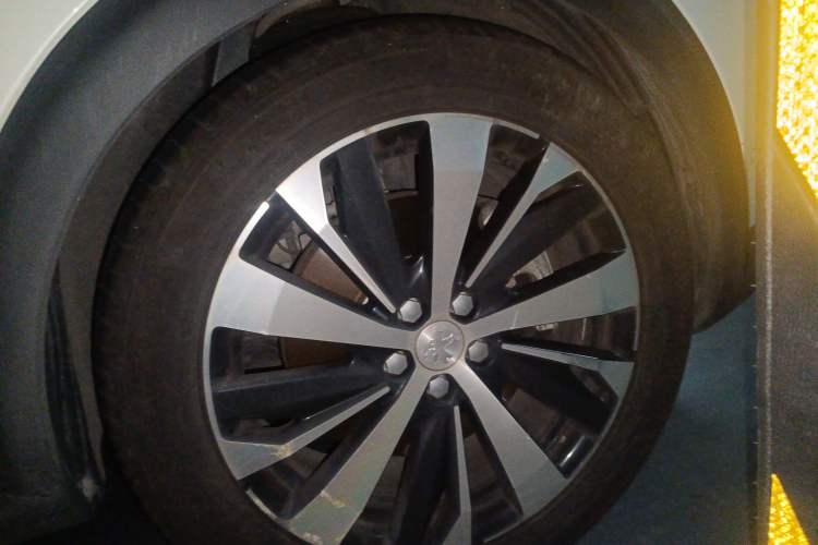 Used Peugeot 5008 2017 380THP 7-Seater Luxury GT Edition Right Front Wheel Hub