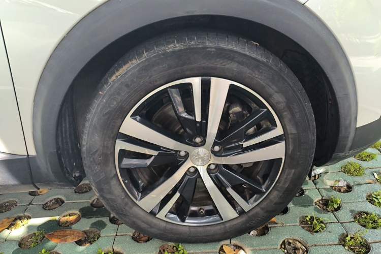 Used Peugeot 5008 2017 350THP 7-Seater Elite Edition Right Front Wheel Hub