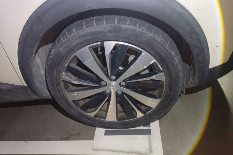 Used Peugeot 5008 2017 380THP 7-Seater Luxury Edition Right Front Wheel Hub