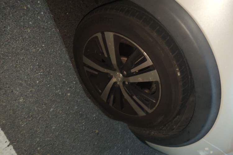 Used Peugeot 5008 2017 350THP 7-Seater Elite Edition Right Front Wheel Hub