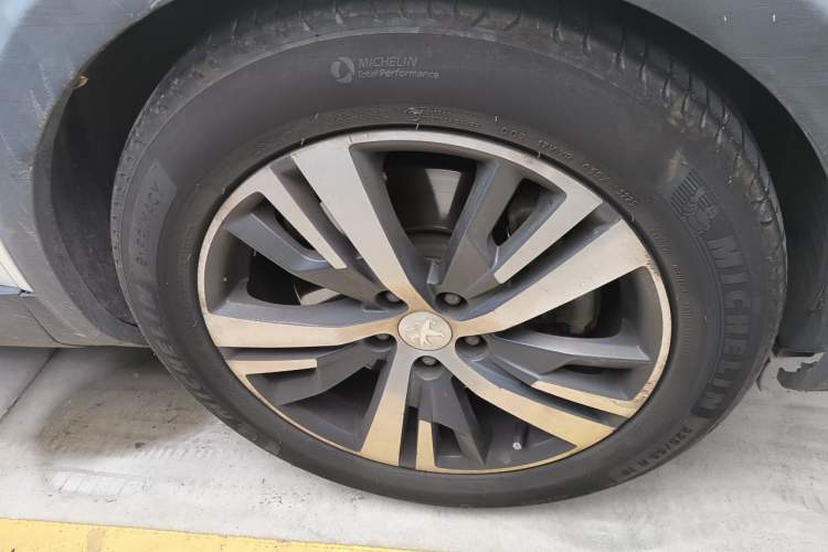 Used Peugeot 5008 2017 350THP 7-Seater Elite Edition Right Front Wheel Hub