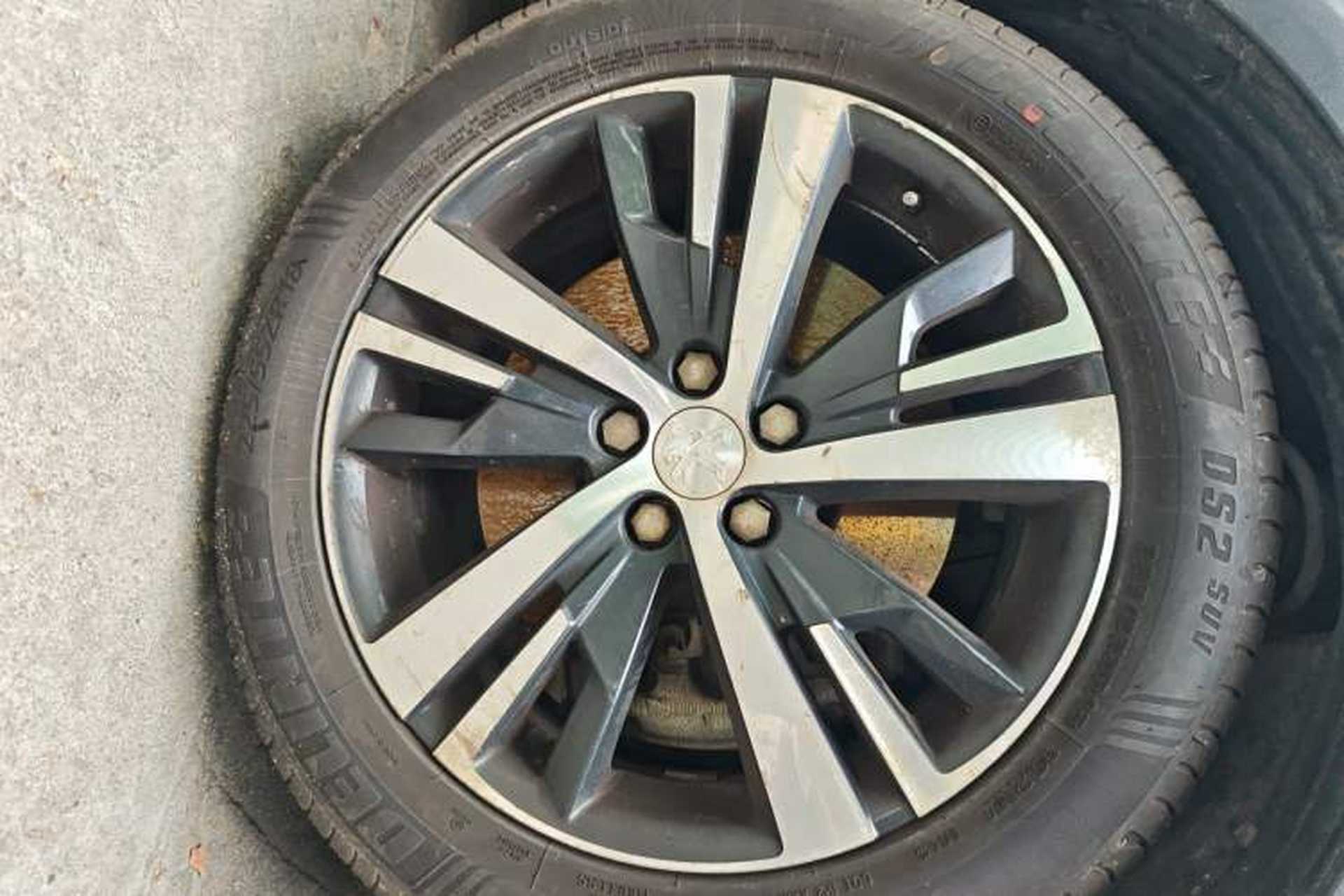 Used Peugeot 5008 2017 350THP 7-Seater Elite Edition Right Front Wheel Hub