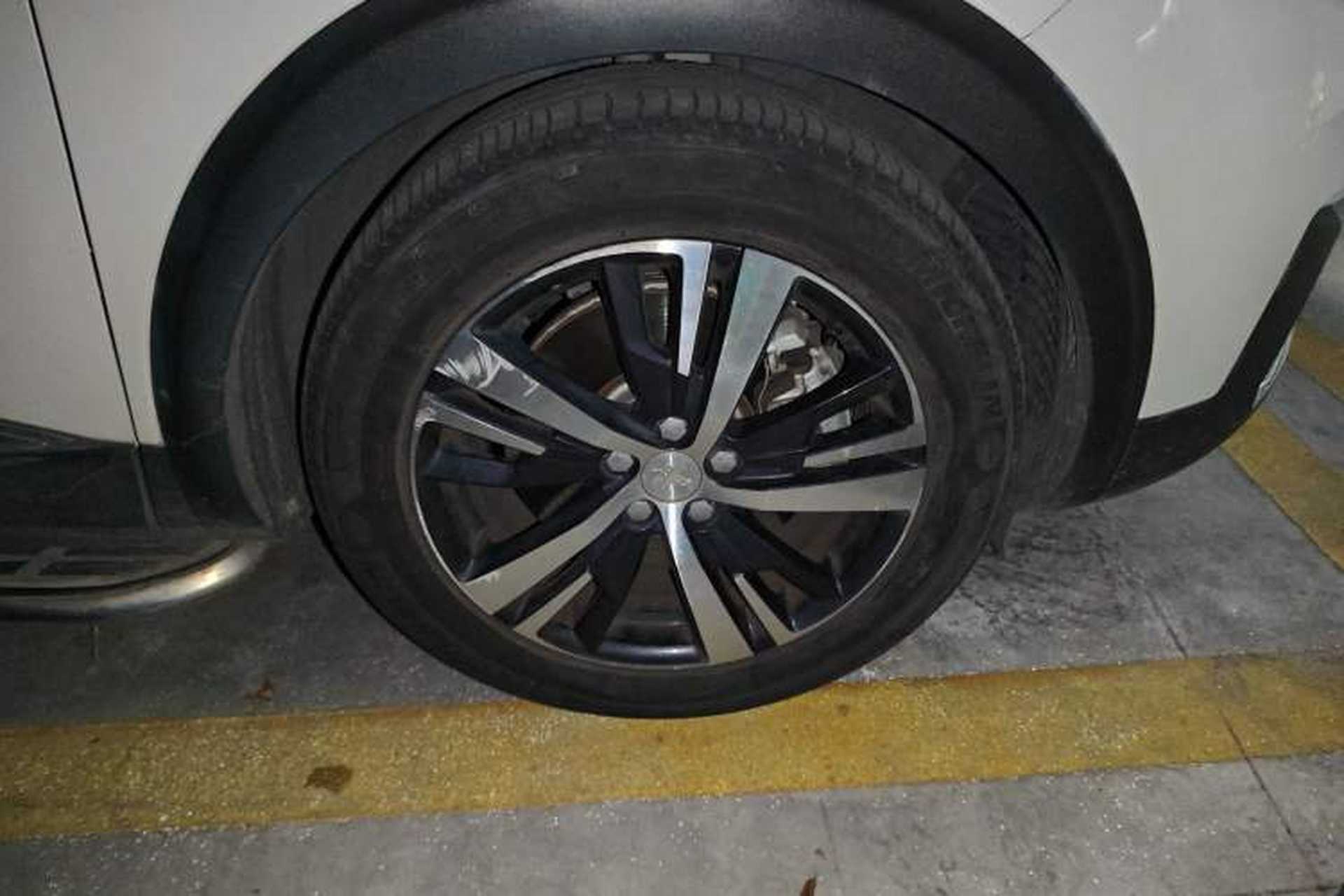 Used Peugeot 5008 2017 380THP 7-Seater Elite Edition Right Front Wheel Hub