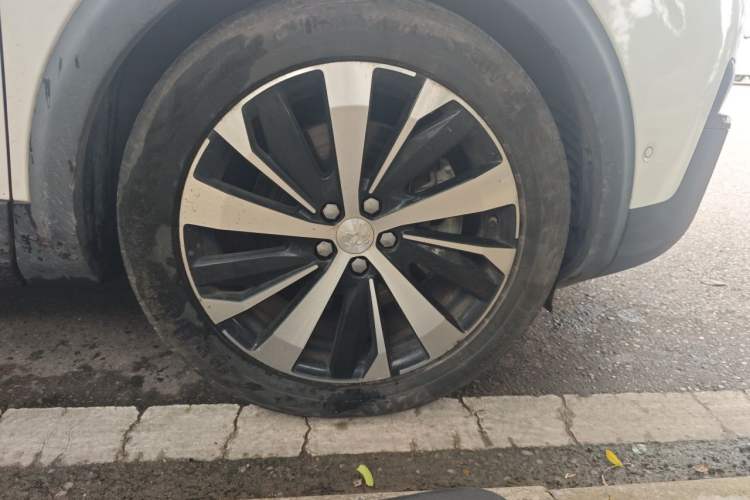 Used Peugeot 5008 2017 380THP 7-Seater Luxury GT Edition Right Front Wheel Hub