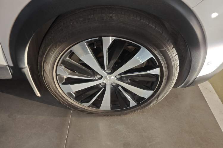 Used Peugeot 5008 2017 380THP 7-Seater Luxury GT Edition Right Front Wheel Hub