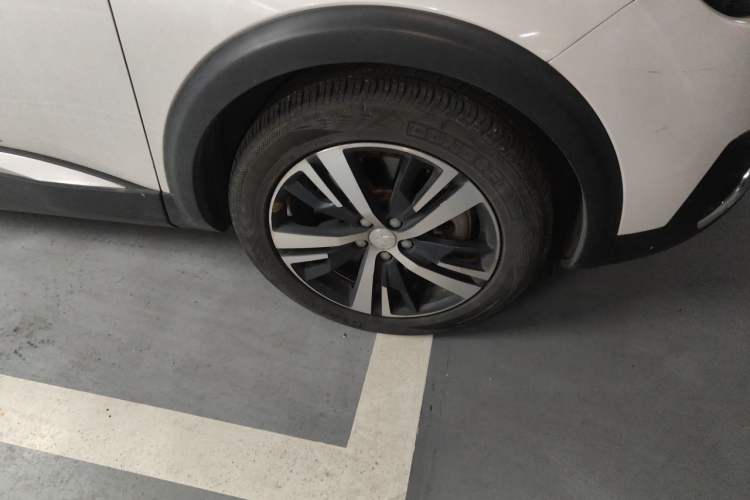 Used Peugeot 5008 2017 350THP 7-Seater Elite Edition Right Front Wheel Hub