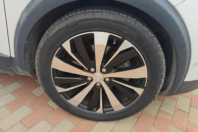 Used Peugeot 5008 2017 380THP 7-Seater Luxury Edition Right Front Wheel Hub