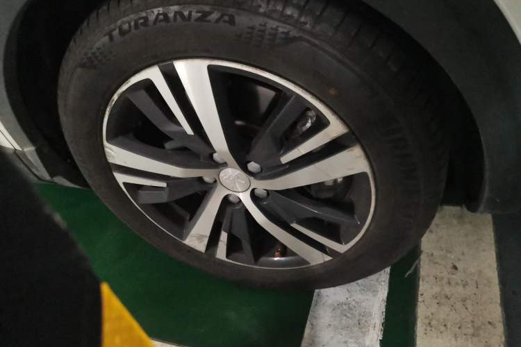 Used Peugeot 5008 2017 350THP 7-Seater Elite Edition Right Front Wheel Hub