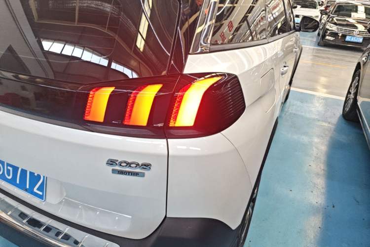Used Peugeot 5008 2017 380THP 7-Seater Elite Edition Right Rear Taillight