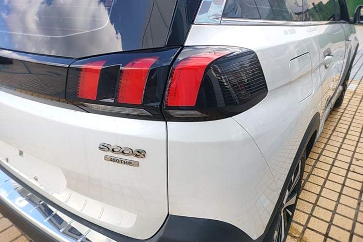 Used Peugeot 5008 2017 380THP 7-Seater Luxury Edition Right Rear Taillight