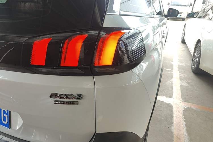 Used Peugeot 5008 2017 380THP 5-Seater Elite Edition Right Rear Taillight