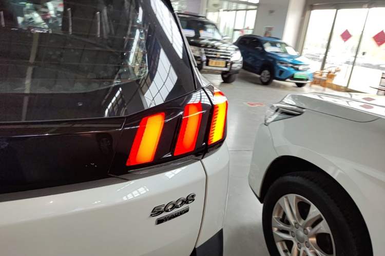 Used Peugeot 5008 2017 350THP 7-Seater Elite Edition Right Rear Taillight