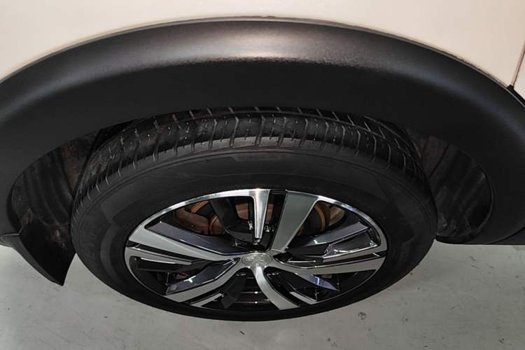 Used Peugeot 5008 2017 380THP 7-Seater Elite Edition Right Rear Wheel Hub
