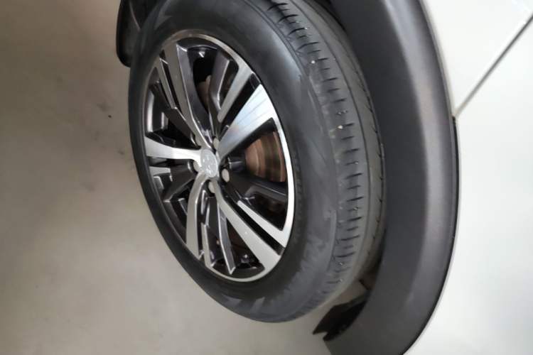 Used Peugeot 5008 2017 350THP 7-Seater Elite Edition Right Rear Wheel Hub