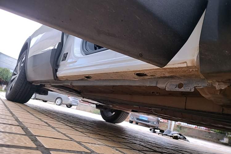 Used Peugeot 5008 2017 380THP 7-Seater Luxury Edition Right Side Sill