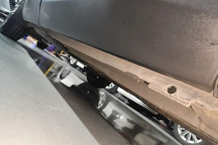 Used Peugeot 5008 2017 380THP 7-Seater Elite Edition Right Side Sill