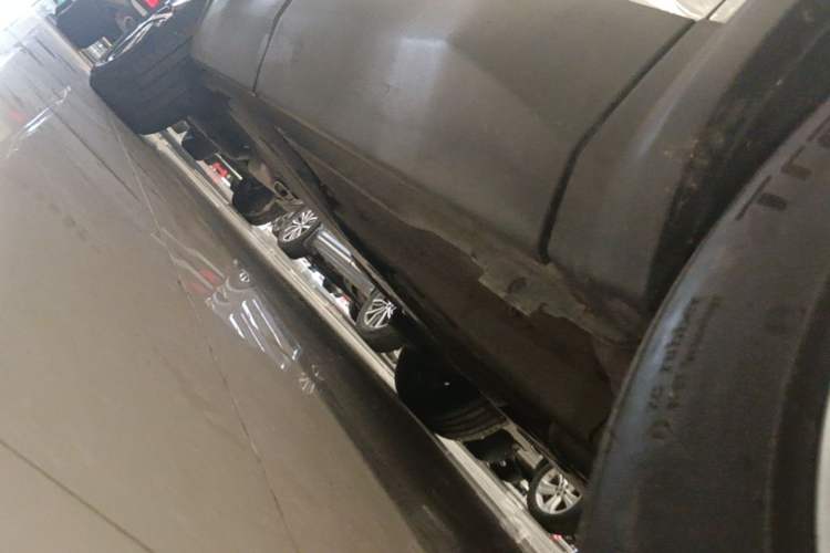 Used Peugeot 5008 2017 380THP 5-Seater Elite Edition Right Side Sill