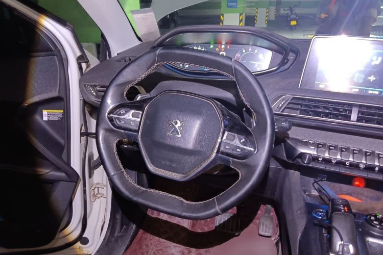 Used Peugeot 5008 2017 380THP 7-Seater Luxury Edition Steering Wheel