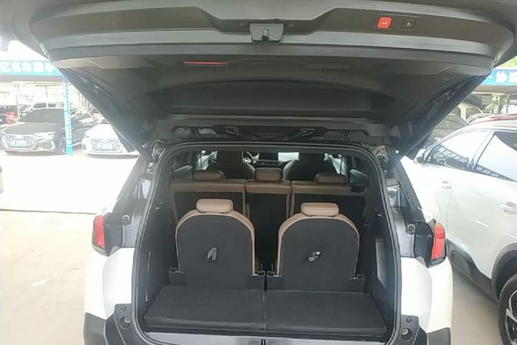 Used Peugeot 5008 2017 380THP 7-Seater Luxury GT Edition Trunk