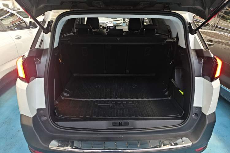 Used Peugeot 5008 2017 380THP 7-Seater Elite Edition Trunk
