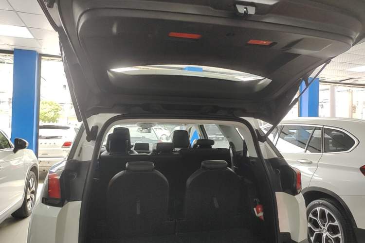 Used Peugeot 5008 2017 380THP 7-Seater Elite Edition Trunk