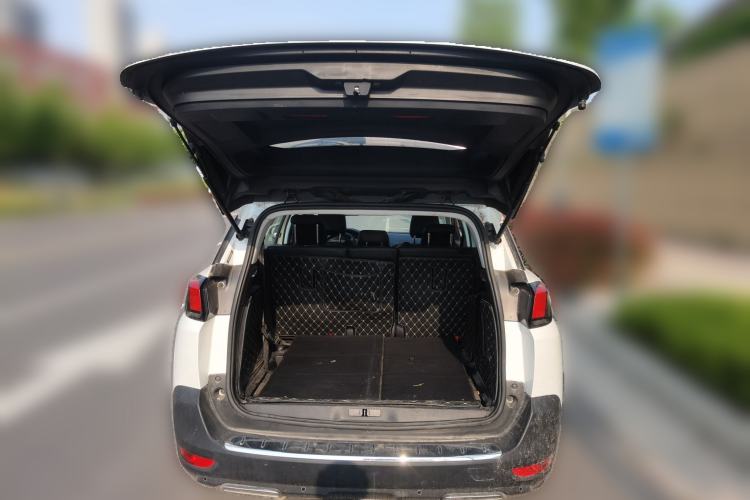 Used Peugeot 5008 2017 380THP 7-Seater Elite Edition Trunk
