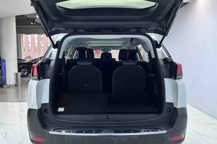 Used Peugeot 5008 2017 380THP 7-Seater Elite Edition Trunk