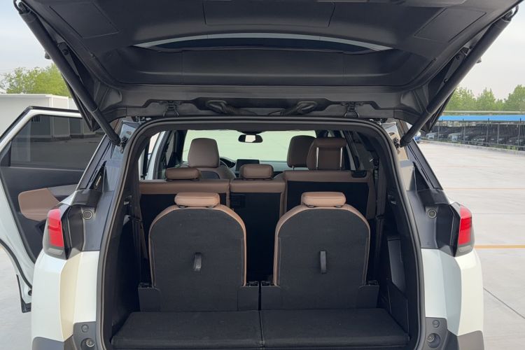Used Peugeot 5008 2017 380THP 7-Seater Luxury GT Edition Trunk