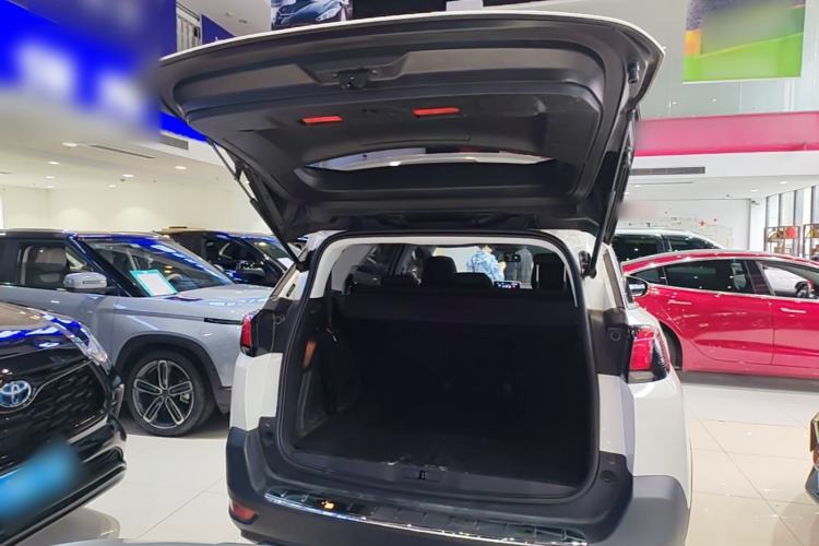 Used Peugeot 5008 2017 380THP 7-Seater Elite Edition Trunk