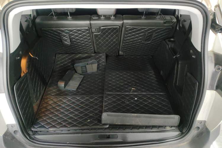 Used Peugeot 5008 2017 380THP 7-Seater Elite Edition Trunk