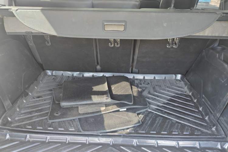 Used Peugeot 5008 2017 380THP 7-Seater Elite Edition Trunk