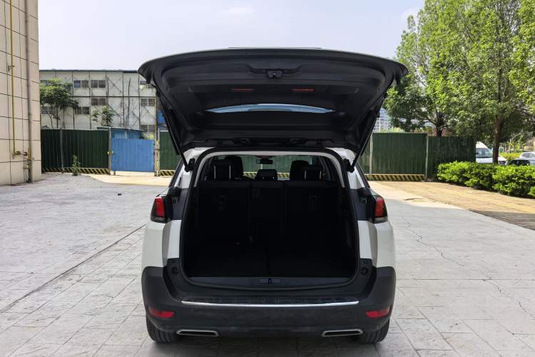Used Peugeot 5008 2017 380THP 7-Seater Elite Edition Trunk