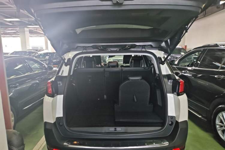 Used Peugeot 5008 2017 350THP 7-Seater Elite Edition Trunk