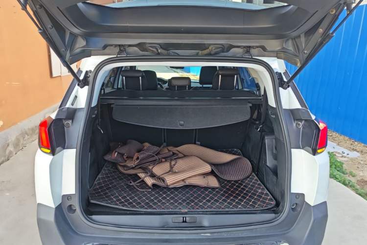 Used Peugeot 5008 2017 380THP 7-Seater Elite Edition Trunk