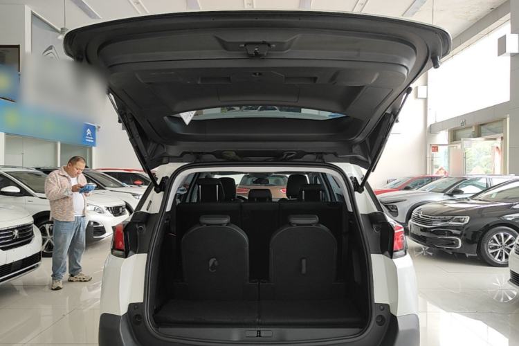 Used Peugeot 5008 2017 350THP 7-Seater Elite Edition Trunk